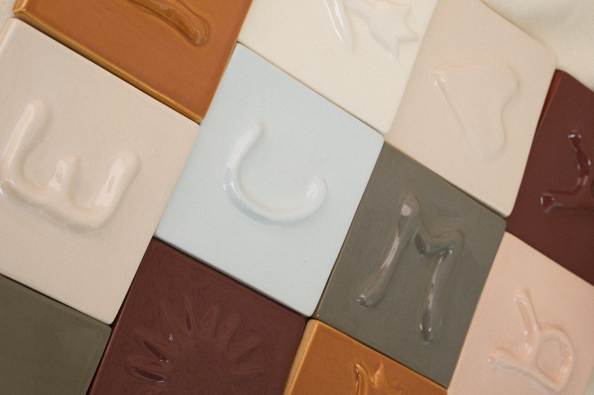 CARO — Carreau de faïence artisanal de Desvres