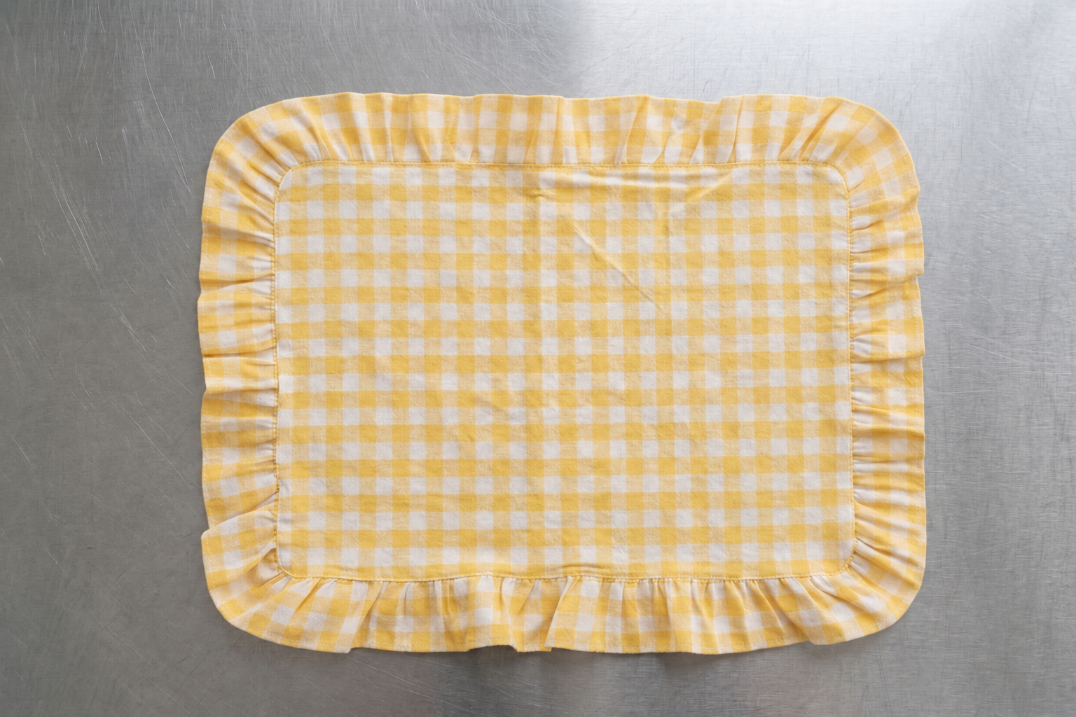 Christiancheri-setdetable-jaune.png
